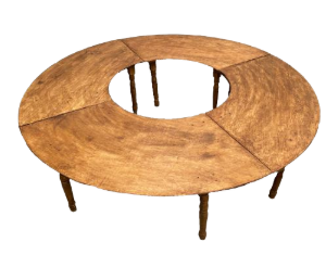 Mesa de madera serpentina